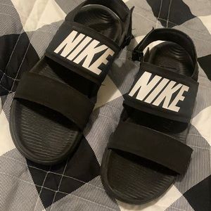 NIKE SANDALS